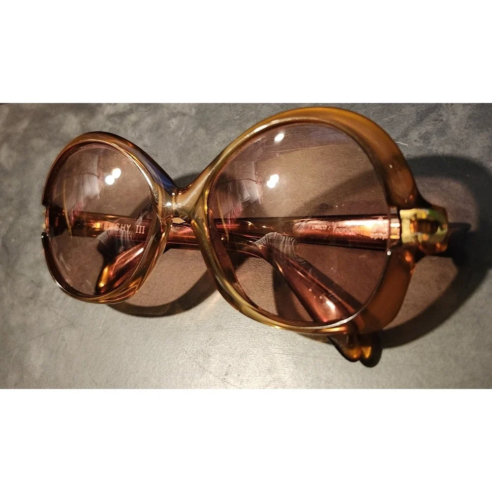 Givenchy used lens